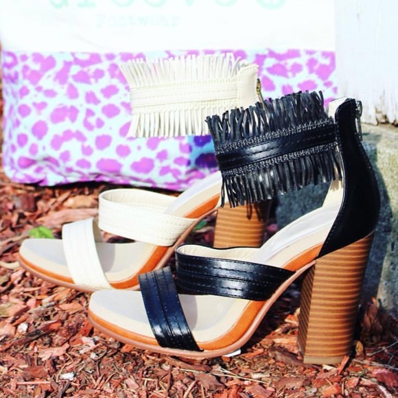 Bone Cream Chunky Heel Fringe Cuff Ankle Sandal - Picture 3 of 4